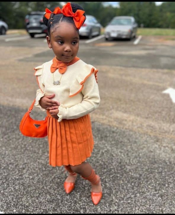 Stylish Baby Girl Skirt Two-Piece Set – Trendy Top & Skirt Outfit.